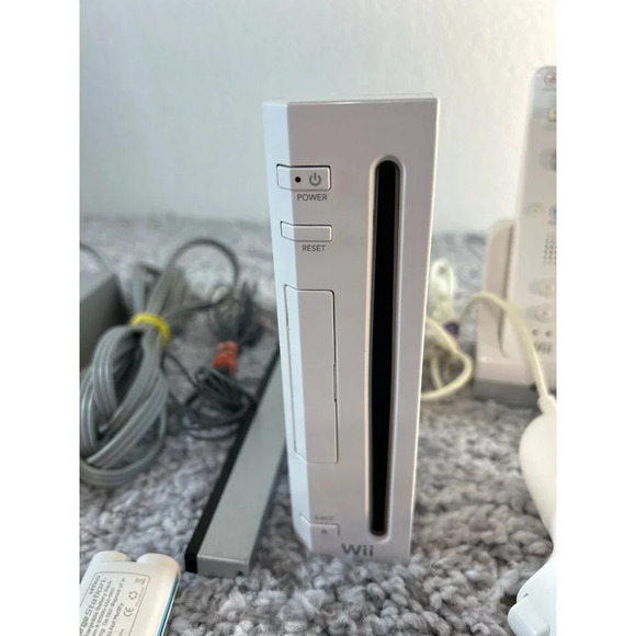 Nintendo Wii Model RVL-001(USA) Complete Bundle White 2006 - Picture 4 of 10